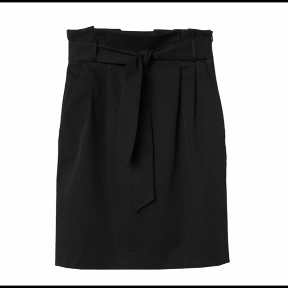 🌟 H&M Black Paperbag Skirt🌟 - Picture 2 of 7